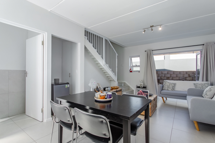 2 Bedroom Property for Sale in Honeydew Country Estate Western Cape